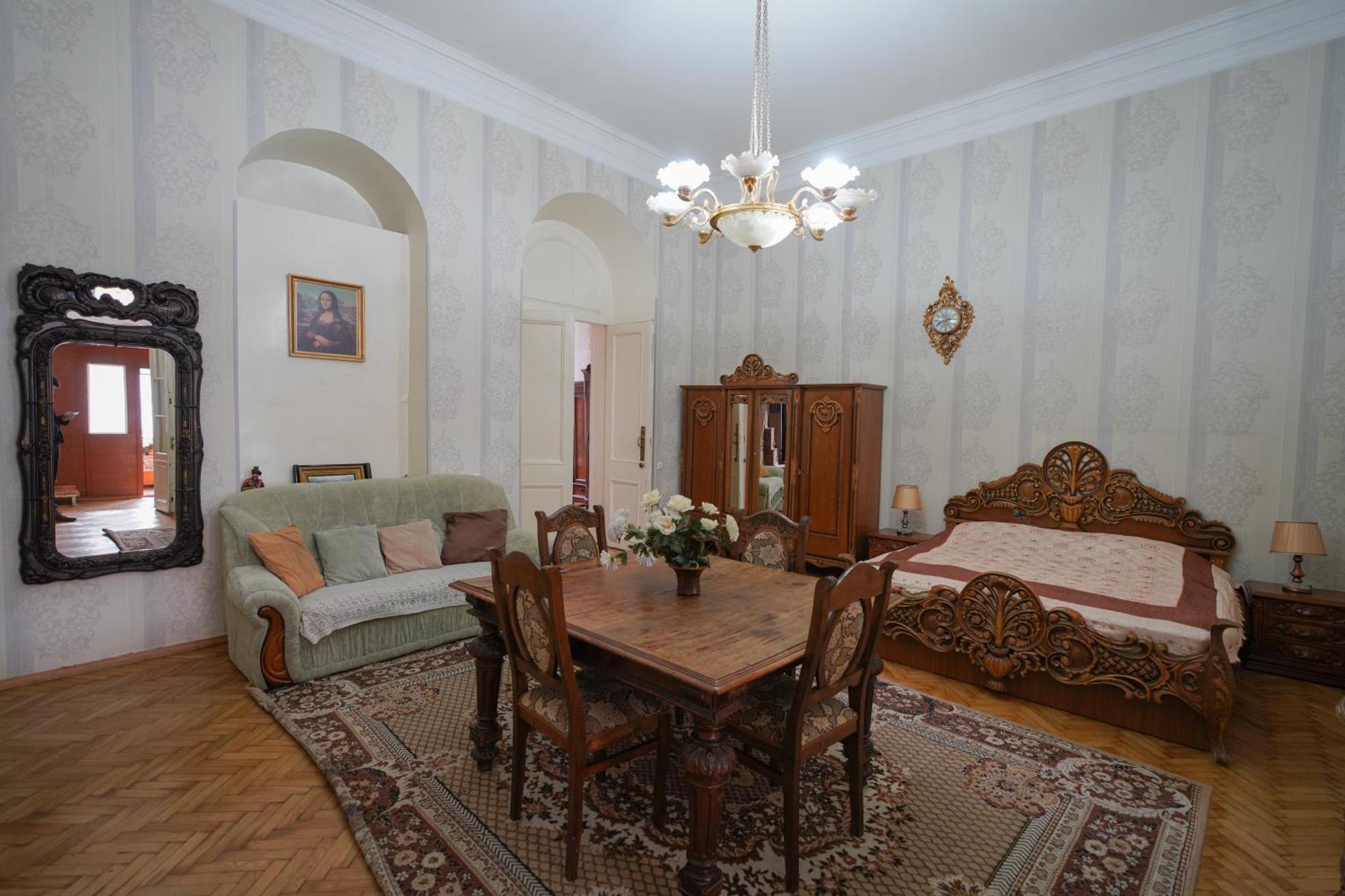 In Historic Xix Century Building Of Old - Walk To Everything شقة تبليسي