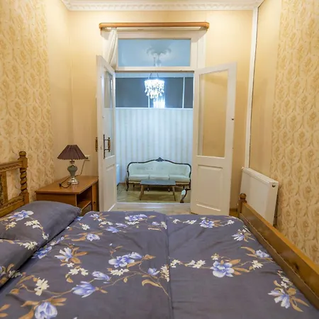 Apartments In Historic XIX Century Building Of Old Tbilisi - Walk To Everything المظهر الخارجي الصورة