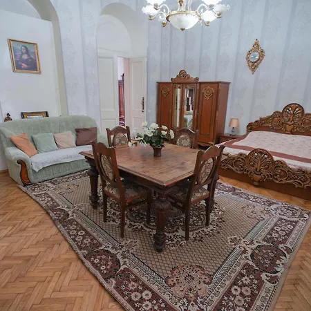 Apartments In Historic XIX Century Building Of Old Tbilisi - Walk To Everything الغرفة الصورة