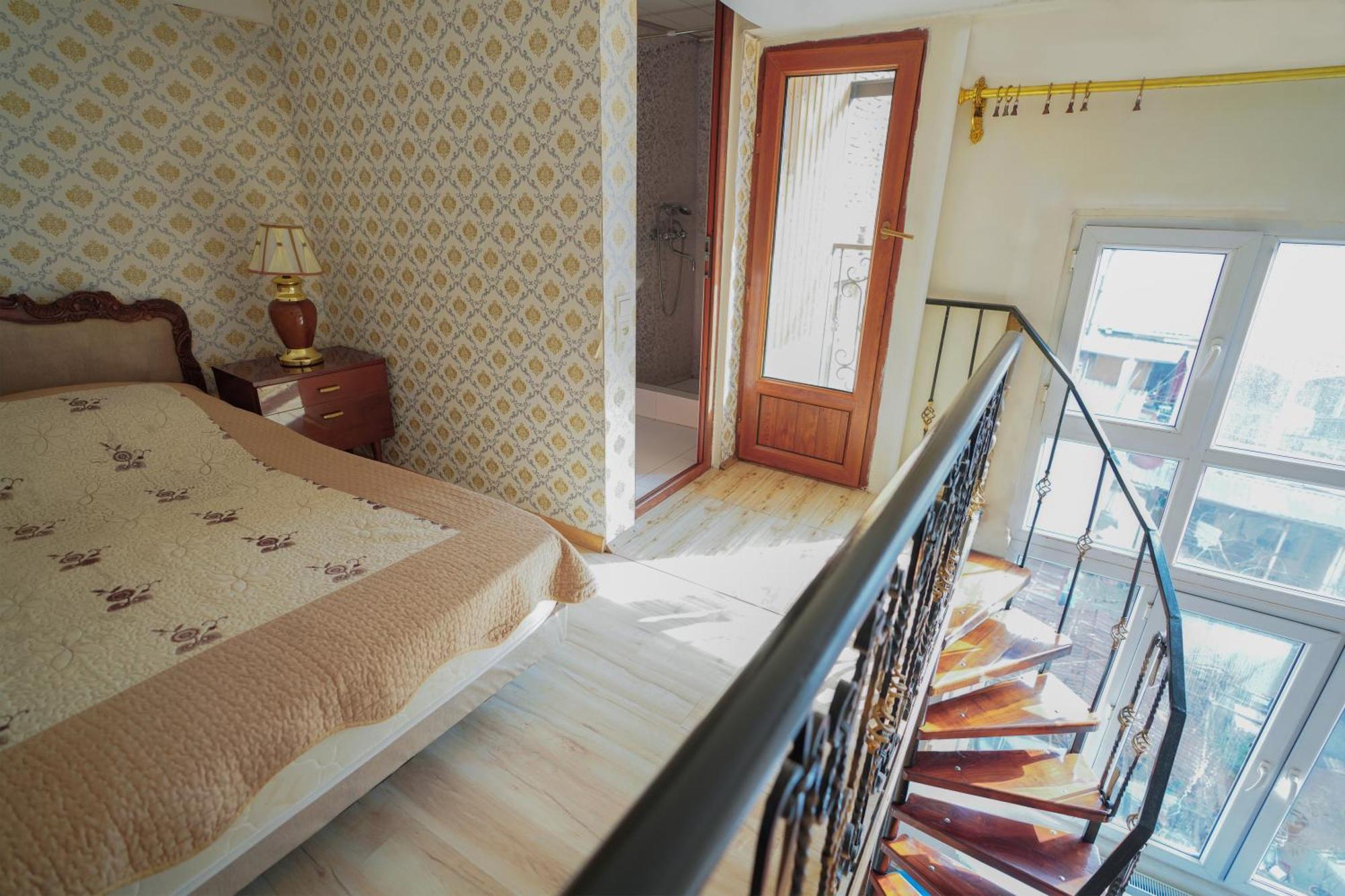 In Historic Xix Century Building Of Old - Walk To Everything Tbilisi