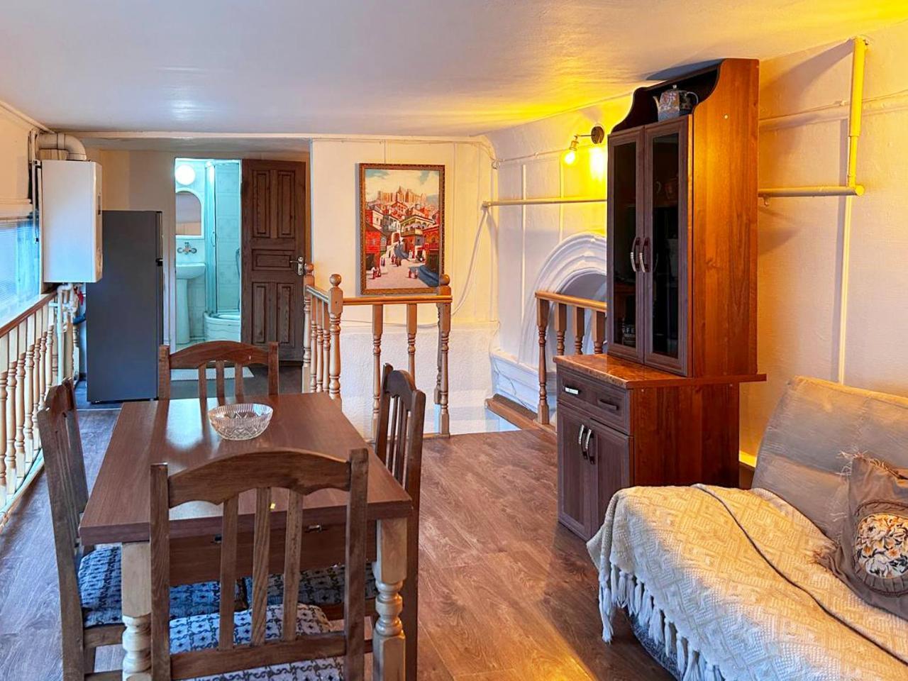 In Historic Xix Century Building Of Old - Walk To Everything Apartment Tbilisi