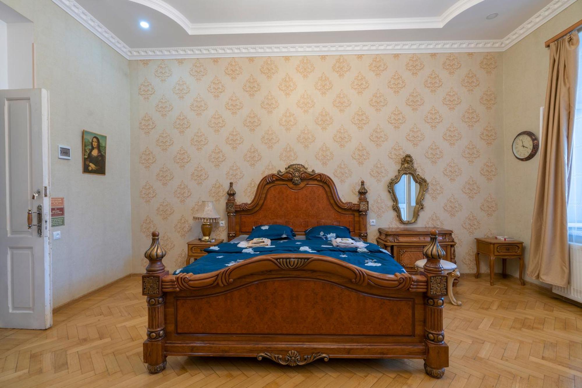 In Historic Xix Century Building Of Old - Walk To Everything * Tbilisi