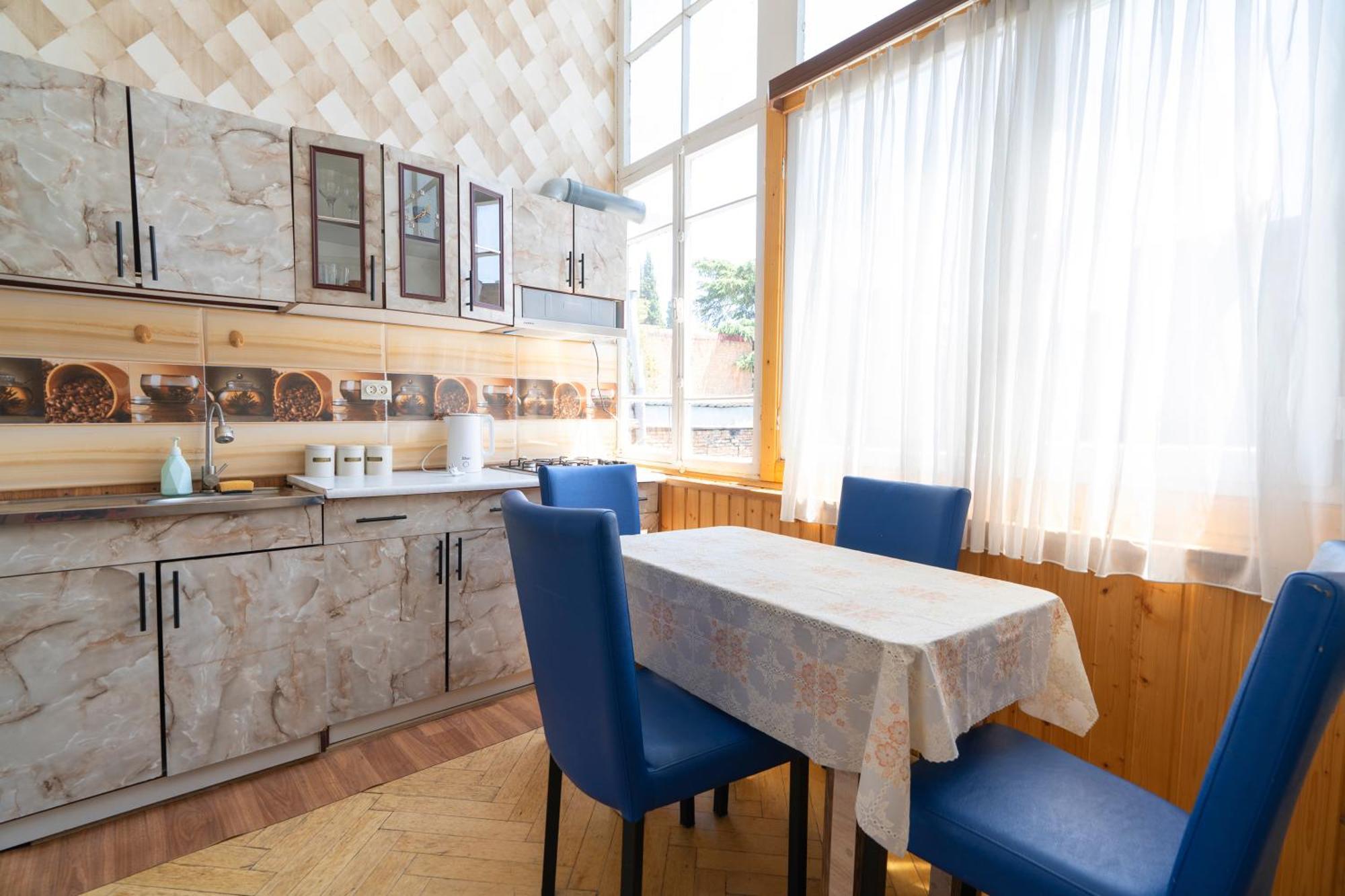 In Historic Xix Century Building Of Old - Walk To Everything Apartment